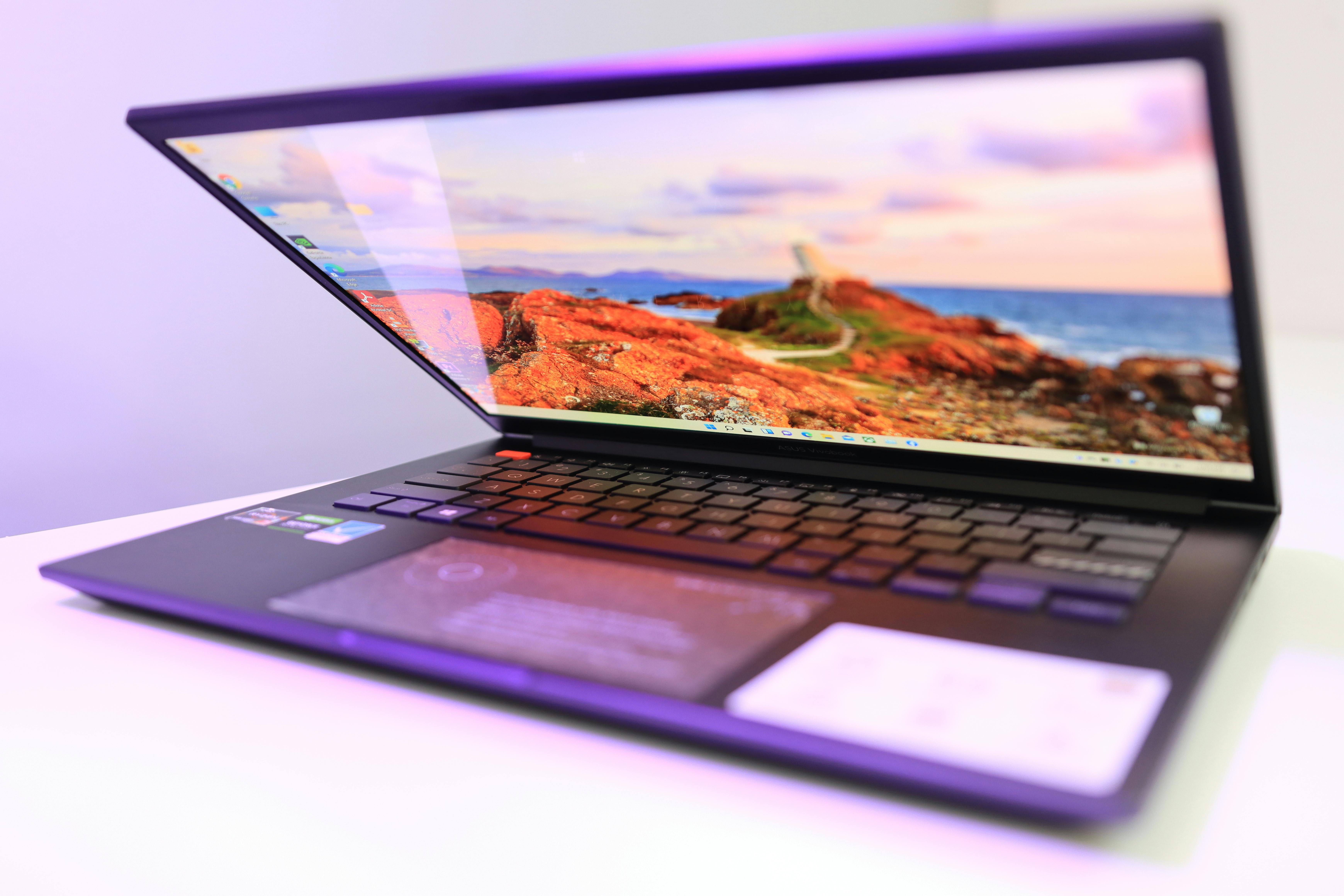 LG gram Lineup: AI-Powered Lightweight Laptops for Enhanced Productivity